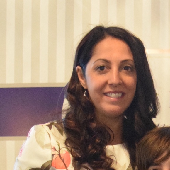 Meet your Posher, Cristina - Picture 1 of 1